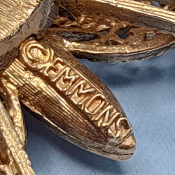 Vintage EMMONS Maltese CROSS Filigree Rhinestone Goldtone Brooch Pin Signed - Picture 10 of 10